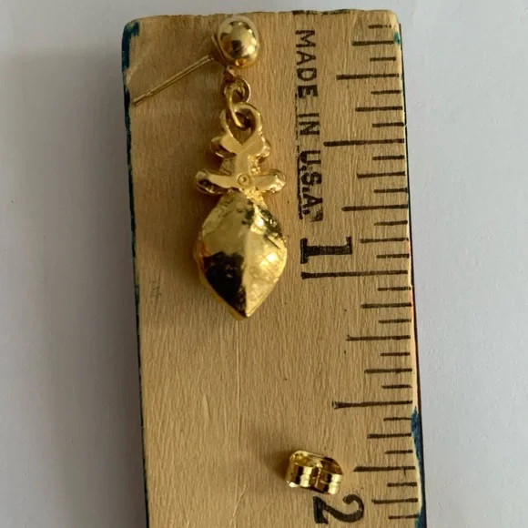 Vintage 1989 AVON Goldtone Blue Rhinestone Victorian Pierced Earrings - Picture 8 of 13